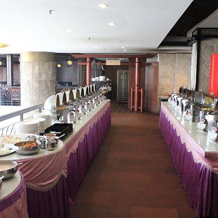 Leo Fort Hotel Jalandhar Exteriör bild