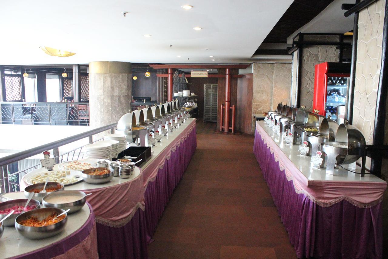 Leo Fort Hotel Jalandhar Exteriör bild
