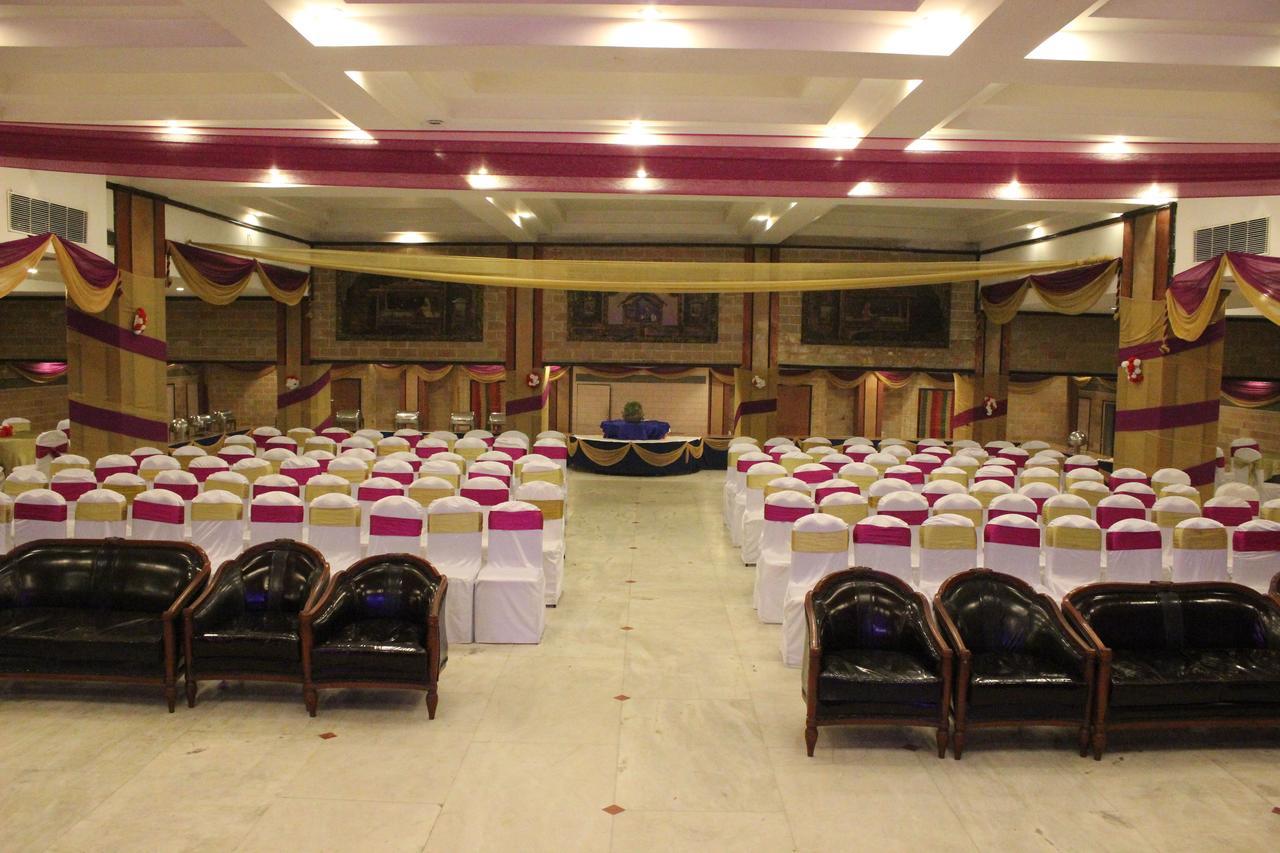 Leo Fort Hotel Jalandhar Exteriör bild
