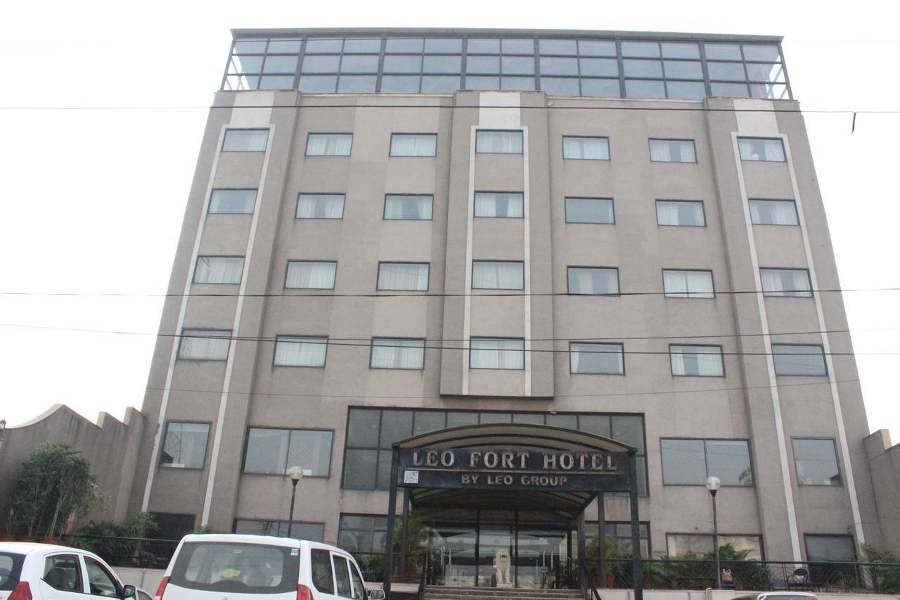 Leo Fort Hotel Jalandhar Exteriör bild