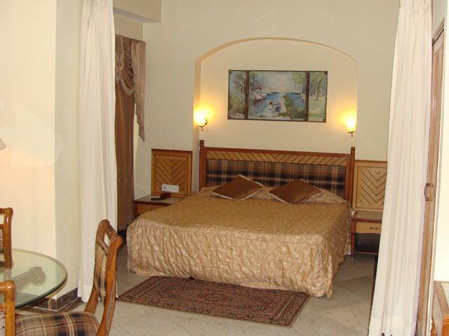 Leo Fort Hotel Jalandhar Exteriör bild
